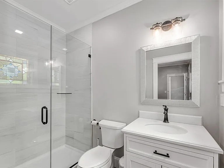 11 Chase Ave #1 — Photo 33