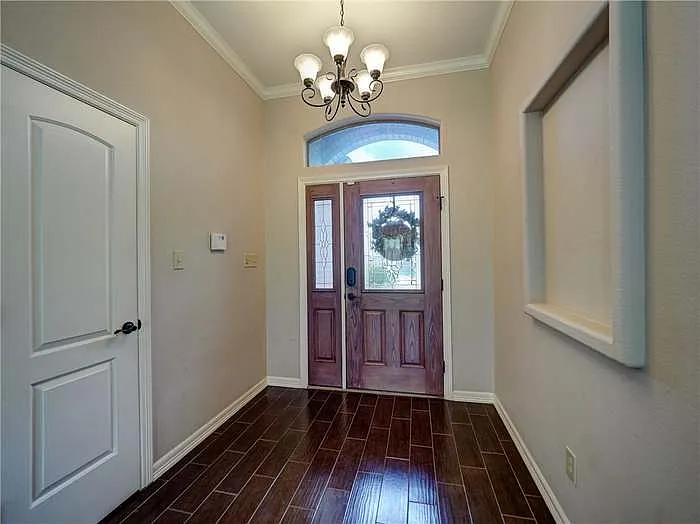 111 Reidda Dr — Photo 2