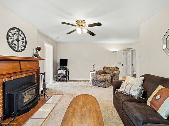 4th image of 622 Bonesteel St