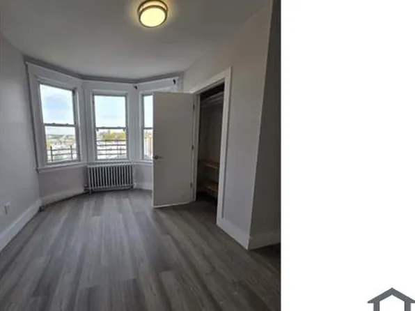 52 Poplar St, Yonkers, NY 10701