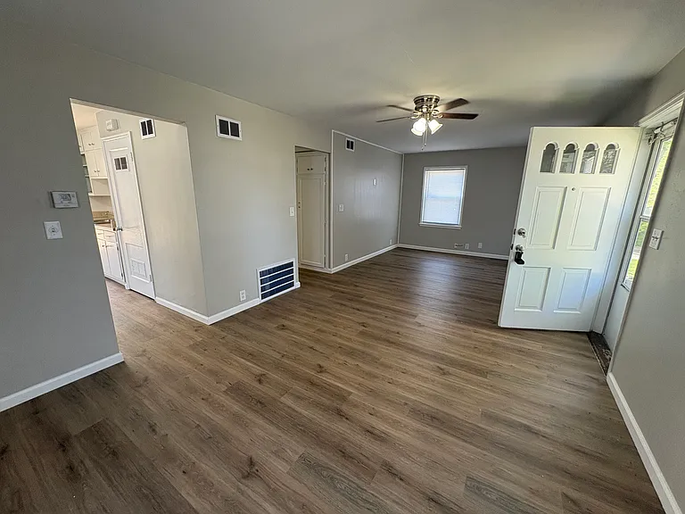 1416 W Maywood Ave — Photo 3