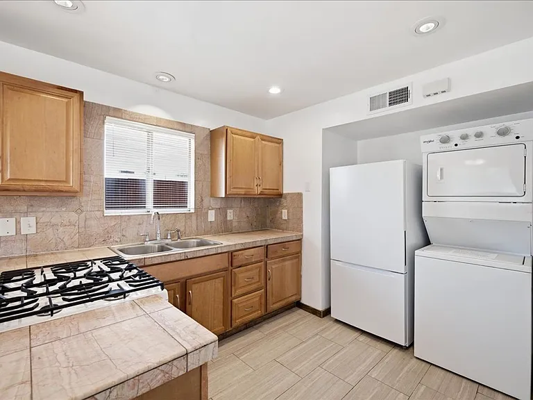 2525 N Cherry Ave — Photo 8