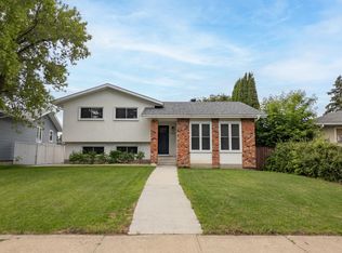 712 Knottwood Rd, Edmonton, AB T6K1X9