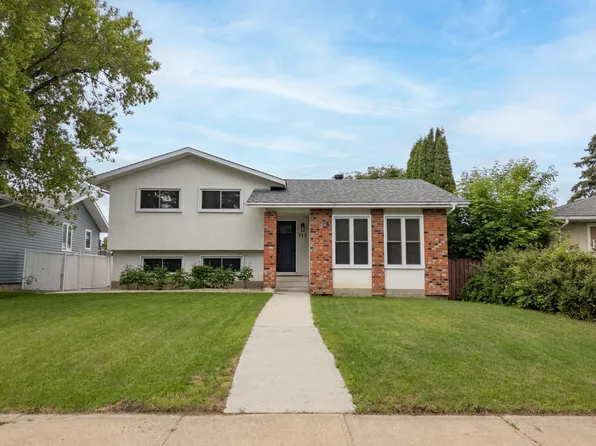 712 Knottwood Rd, Edmonton, AB T6K 1X9