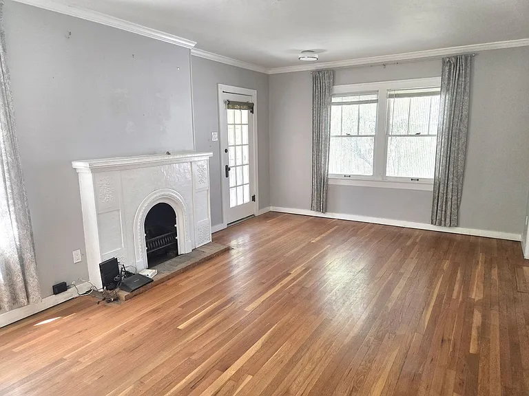 1406 E Earll Dr — Photo 5
