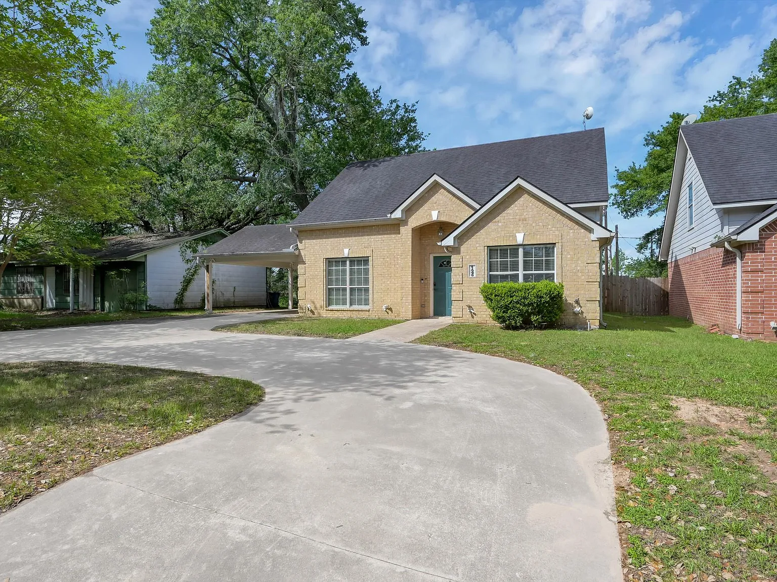 1 bed, 1.5 bath, 1700 sqft, $850 — Photo 3