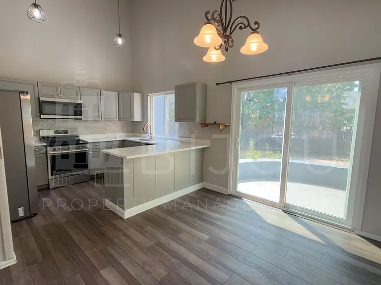 963 Bayfield Way — Photo 3