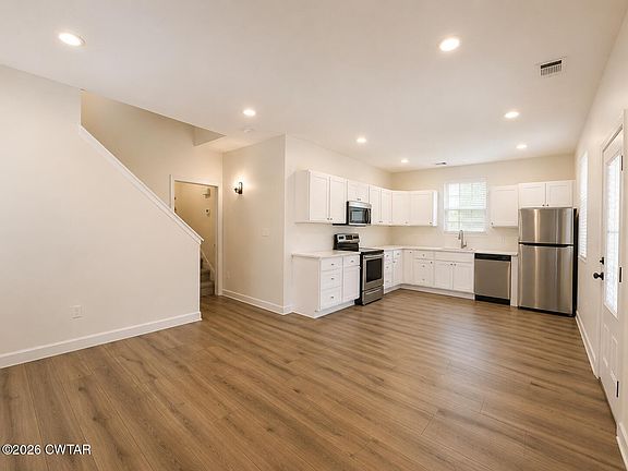 5th image of 261 Cedar St