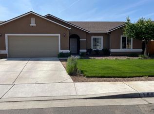 1602 Austin Ave, Dinuba, CA 93618