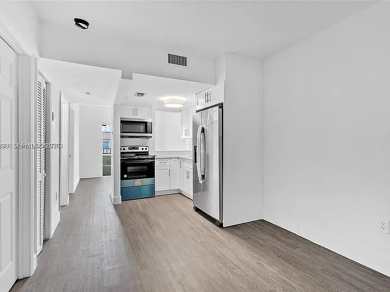 1351 SW 4th St #8 — Photo 1