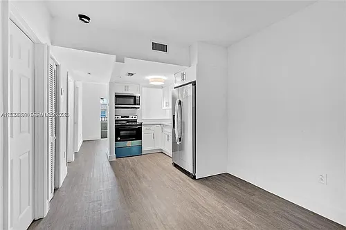 1351 SW 4th St #8 Photo 1