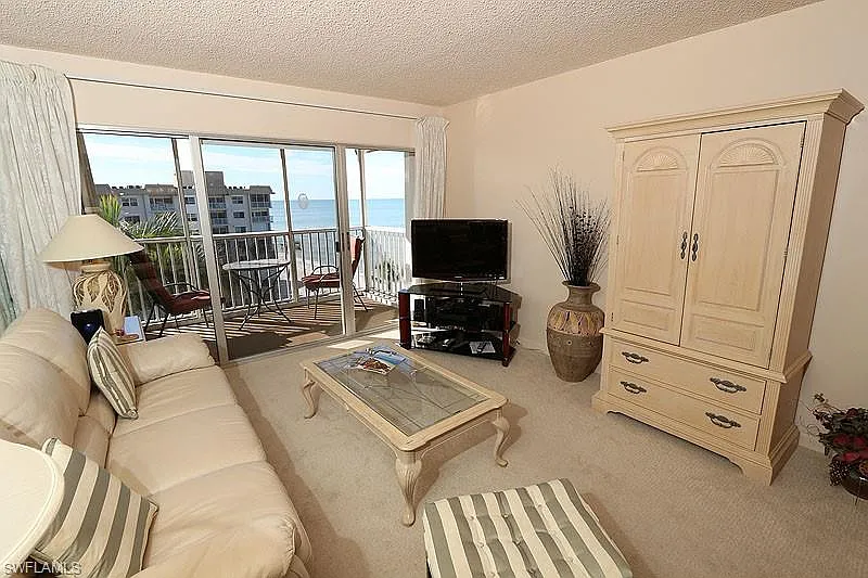 2 bed, 2.0 bath, 1162 sqft, $12,000 — Photo 4