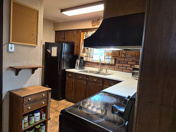 2nd image of 215 Balbo Rd