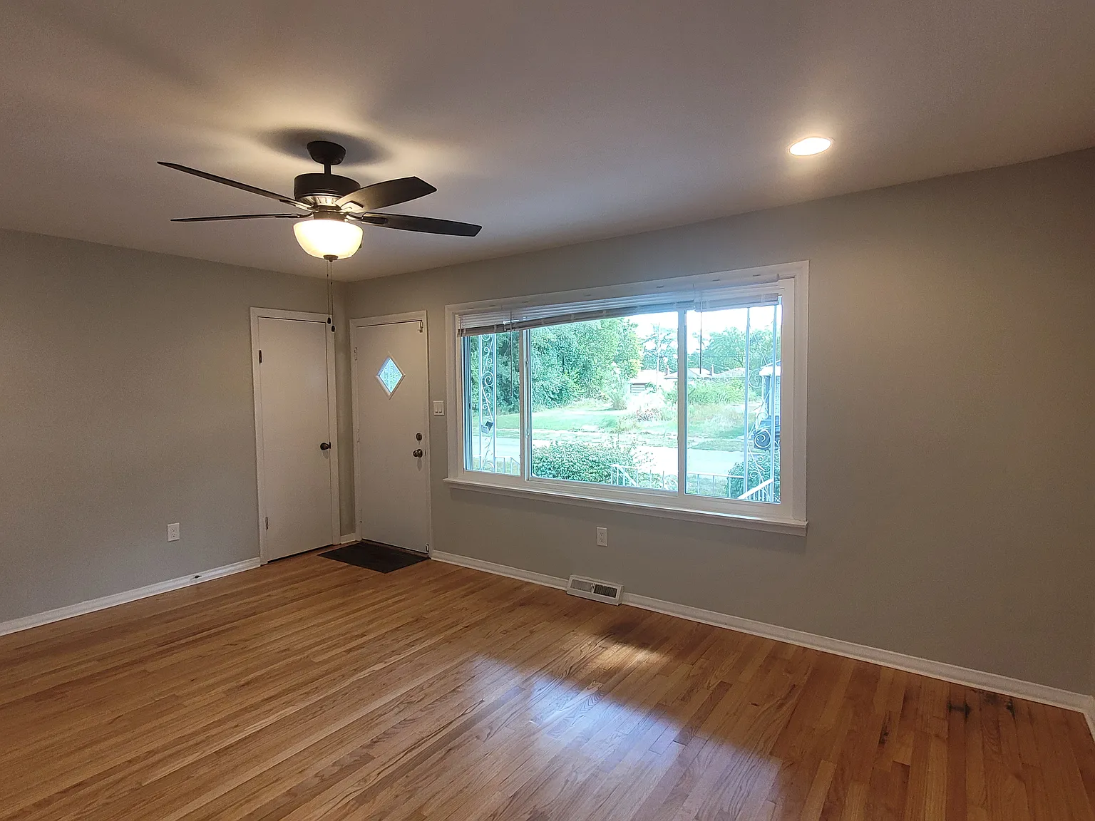 3 bed, 1.5 bath, 1000 sqft, $1,500 — Photo 3