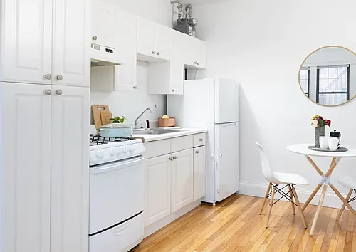 62 Queensberry St Photo 1