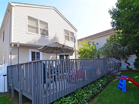 4th image of 1585 Dillon Ave