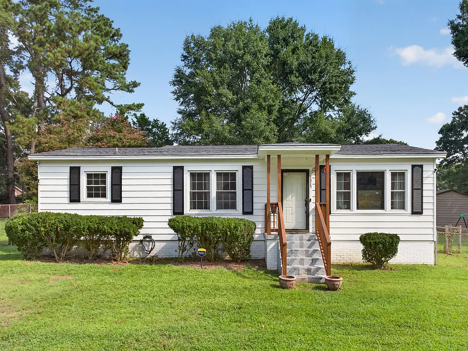1315 Phyllis Dr