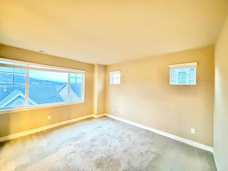 959 3rd Ave NE — Photo 15
