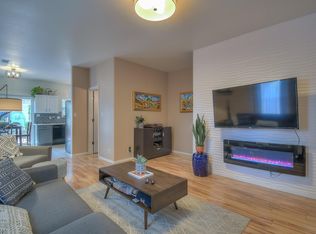 1552 Ocean Breeze Dr NE, Albuquerque, NM 87112