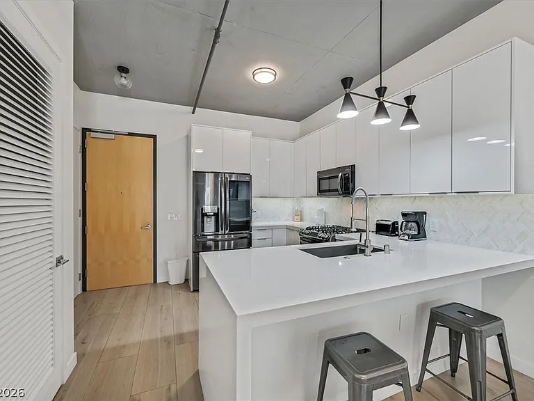 353 E Bonneville Ave #433 — Photo 12
