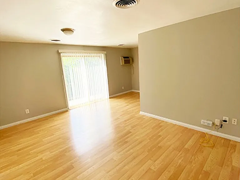 551 Lowell Ave — Photo 8