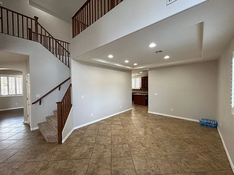 5411 W Rowel Rd — Photo 8