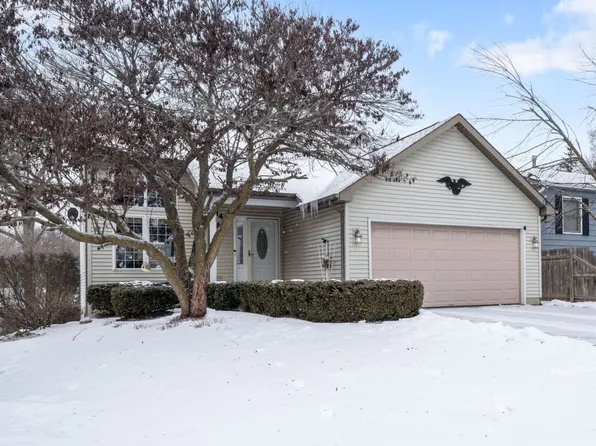 34 Elm Ave, Fox Lake, IL 60020