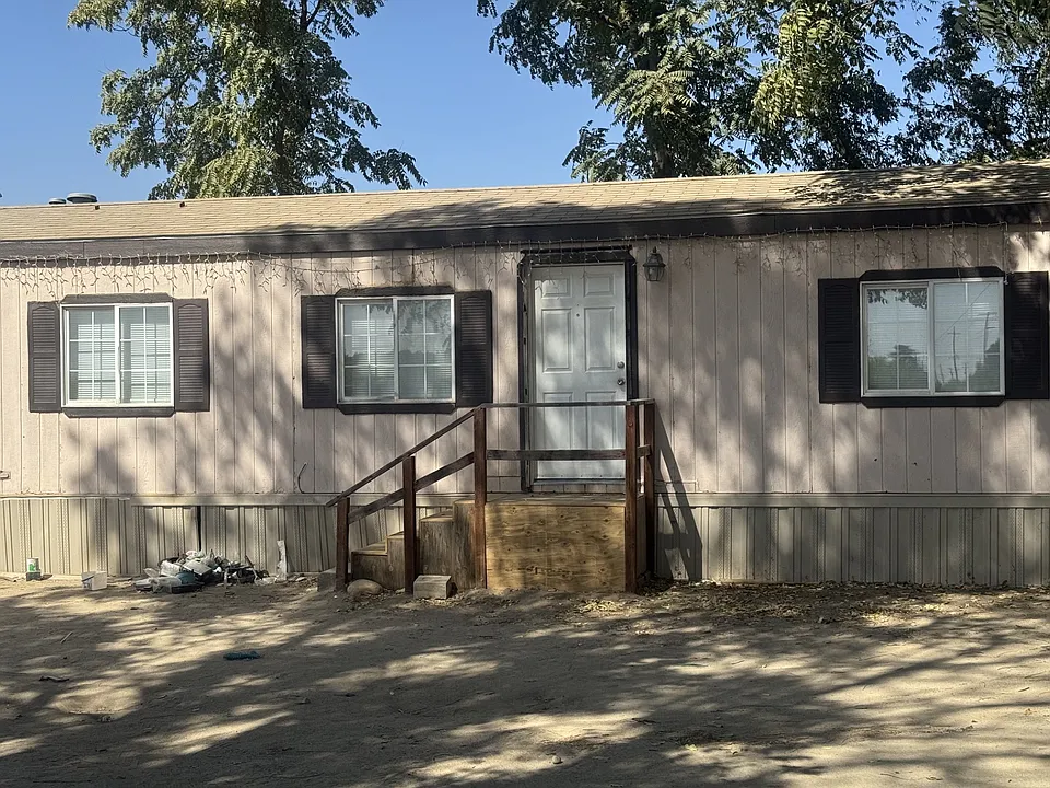 9912 E Adams Ave