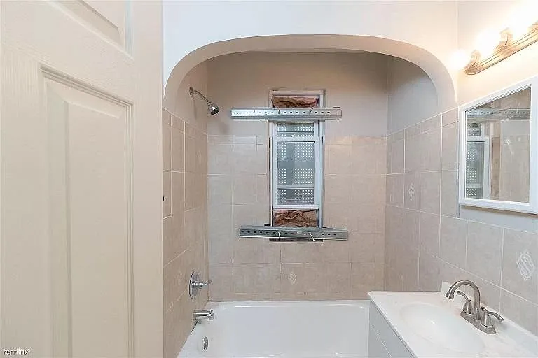 3 bed, 1064 sqft, $1,350 — Photo 2