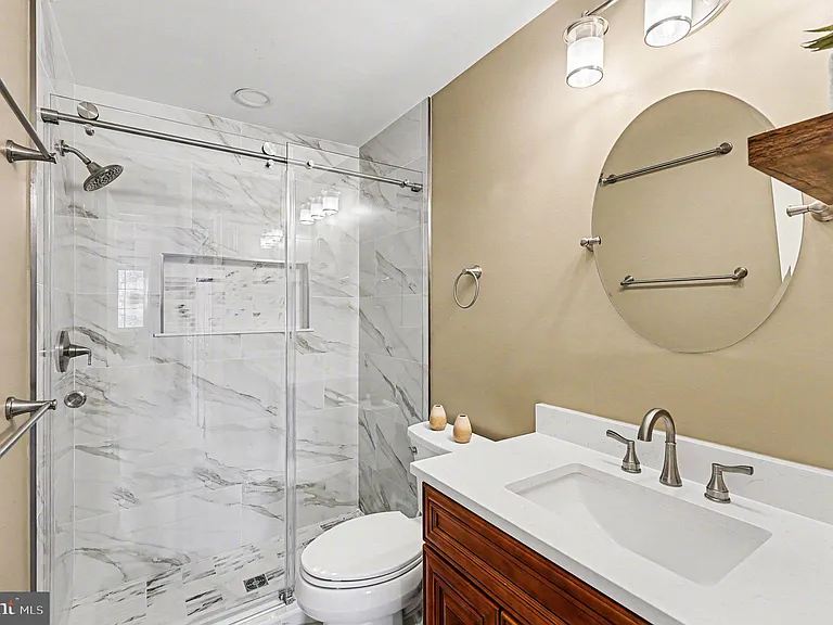 7468 Brighouse Ct — Photo 16