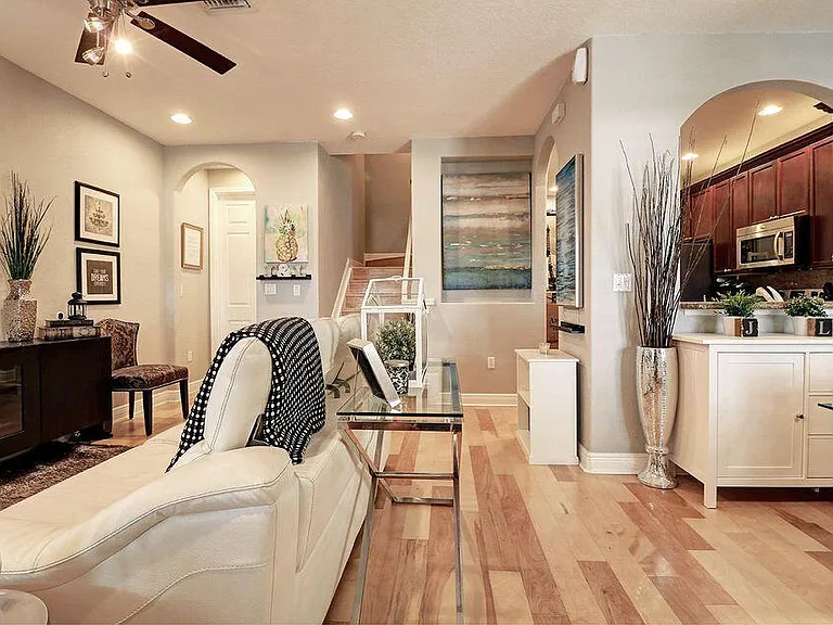 400 Lake Monterey Cir — Photo 2