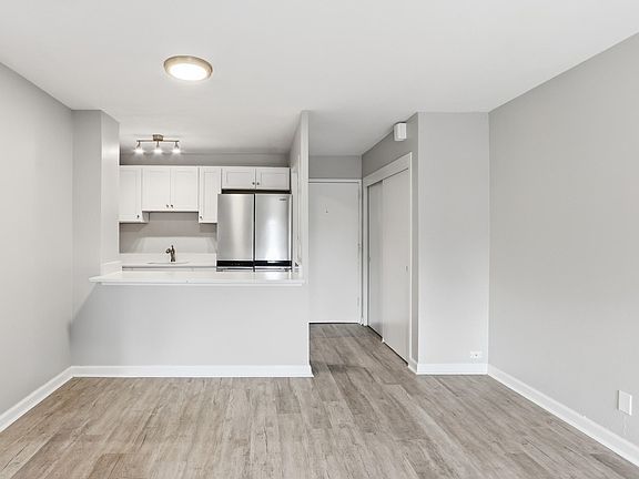 5th image of 2277 Union Ave APT 409