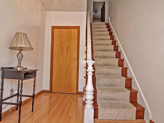 4th image of 26 Cottage St