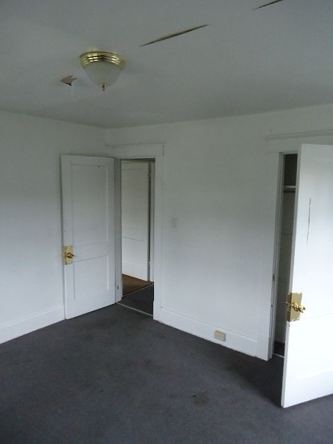1st image of 220 E Lucius Ave