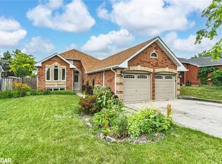 70 Hurst Dr, Barrie, ON L4N8K4