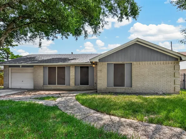 2714 S Brompton Dr, Pearland, TX 77584