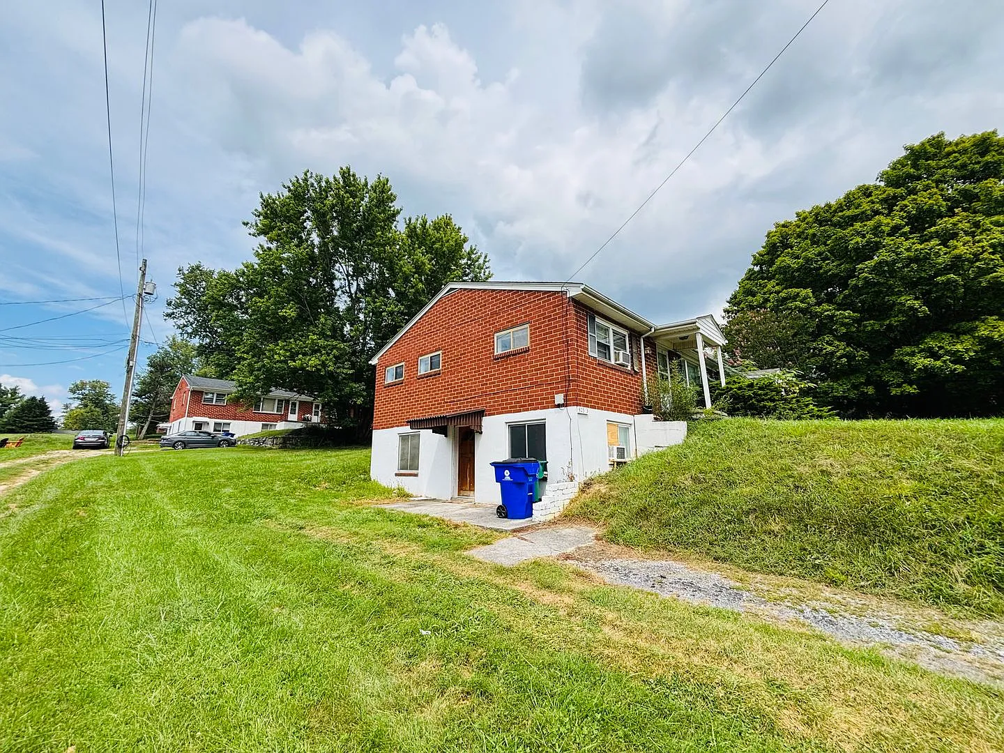 729AB - 405 Marlington St. DM — Photo 2