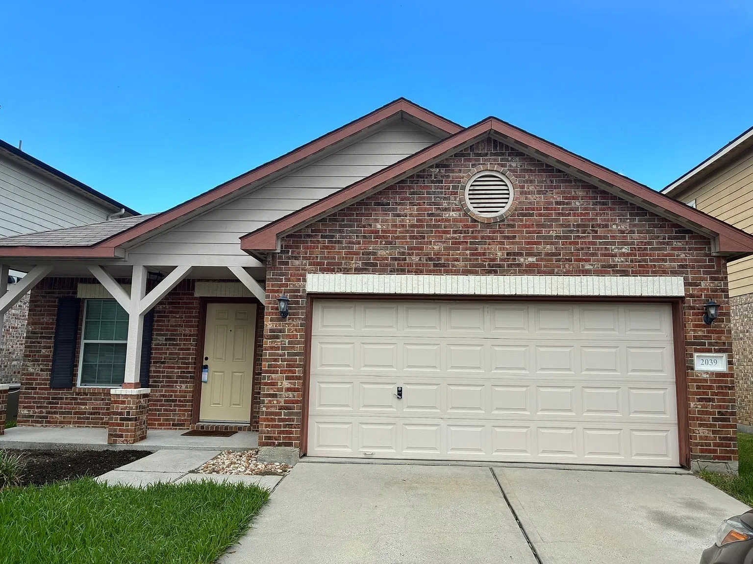 3 bed, 2.0 bath, 1651 sqft, $2,000 — Photo 2