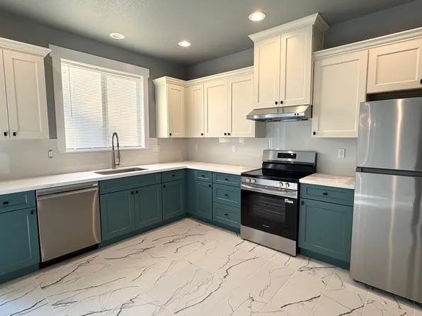 2421 SE 93rd Ave #2, Portland, OR 97216