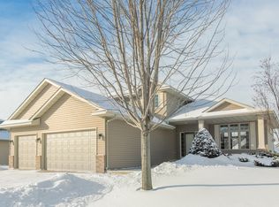 1848 Countryside Dr, Shakopee, MN 55379