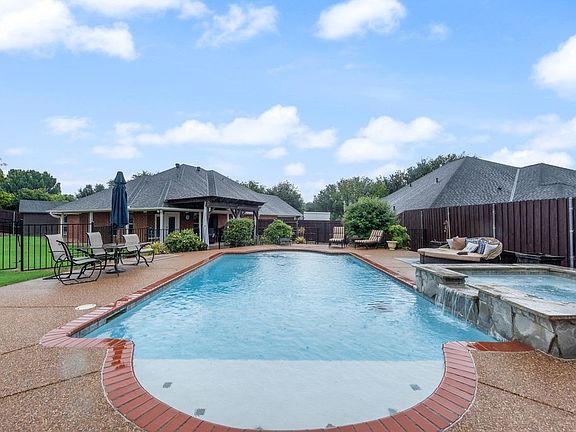 3rd image of 7057 Ridge Crest Dr