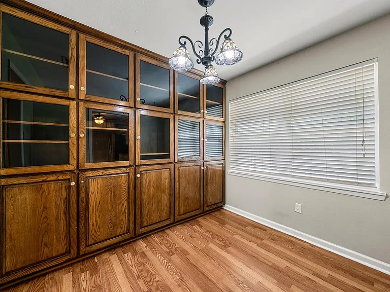436 Topeka Dr — Photo 7