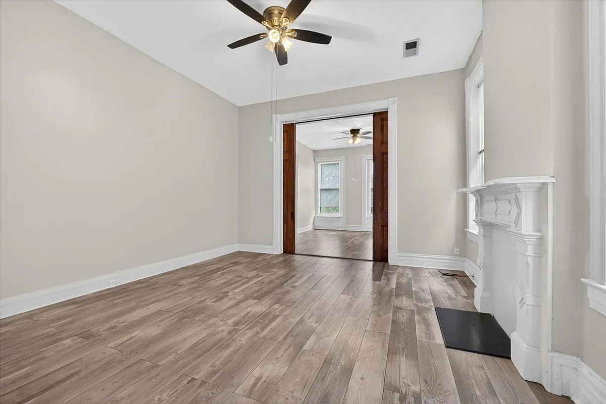 2 bed, 1071 sqft, $1,800 — Photo 2