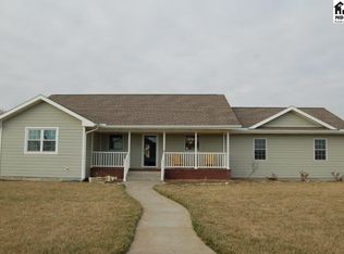 402 W Lynn St, Galva, KS 67443