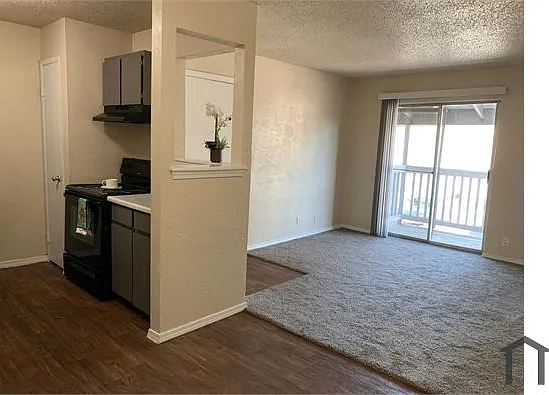 2 bed, 900 sqft, $1,051 — Photo 3