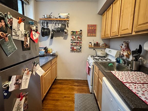 5th image of 1103 W Barry Ave APT 1W