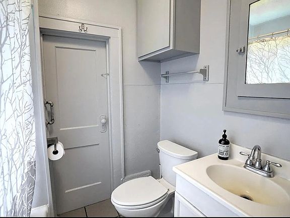 4th image of 115 W Pendle St