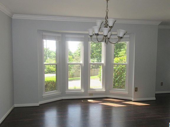 5th image of 3302 Sunniroc Cir