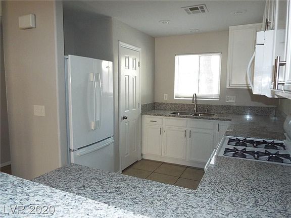 3rd image of 7926 Winken Ct