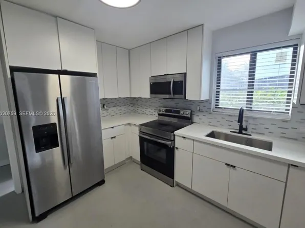 490 NE 170th St, North Miami Beach, FL 33162